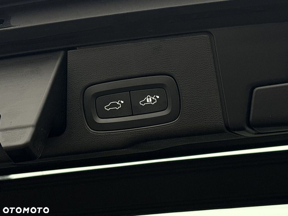 Volvo XC 60 B4 B Momentum Pro - 29