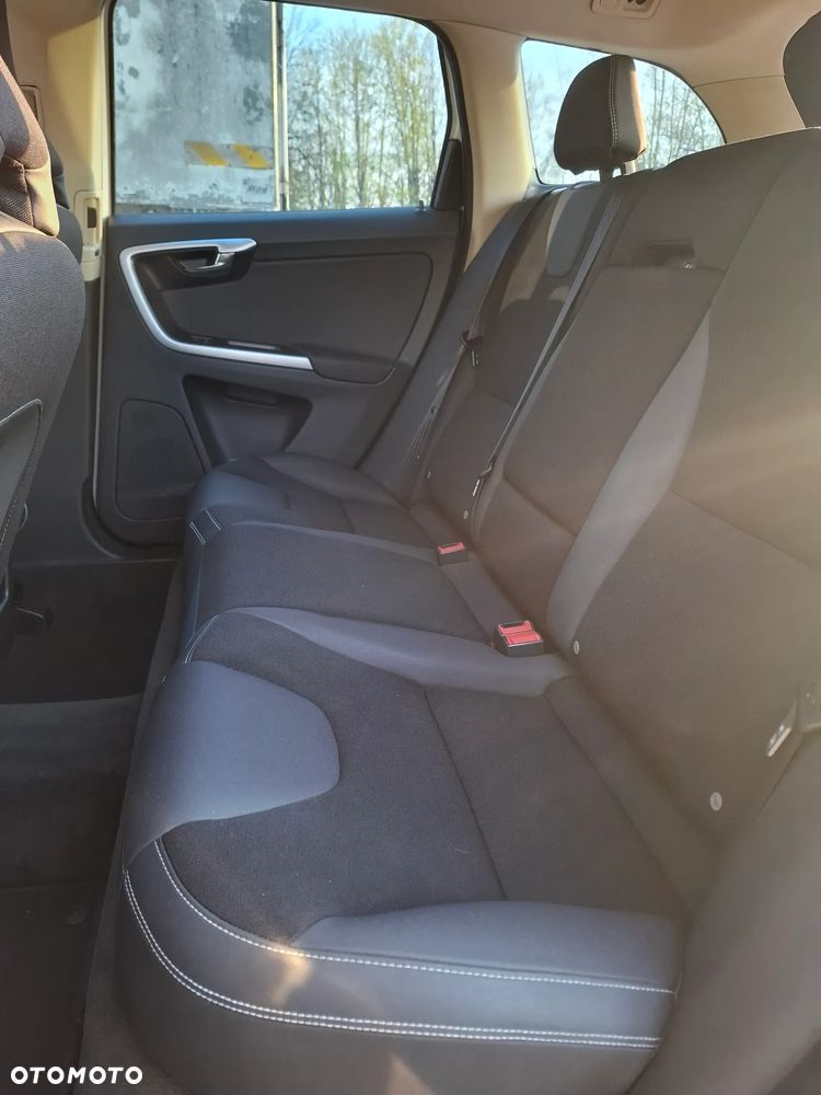 Volvo XC 60 2.4D AWD Momentum - 16
