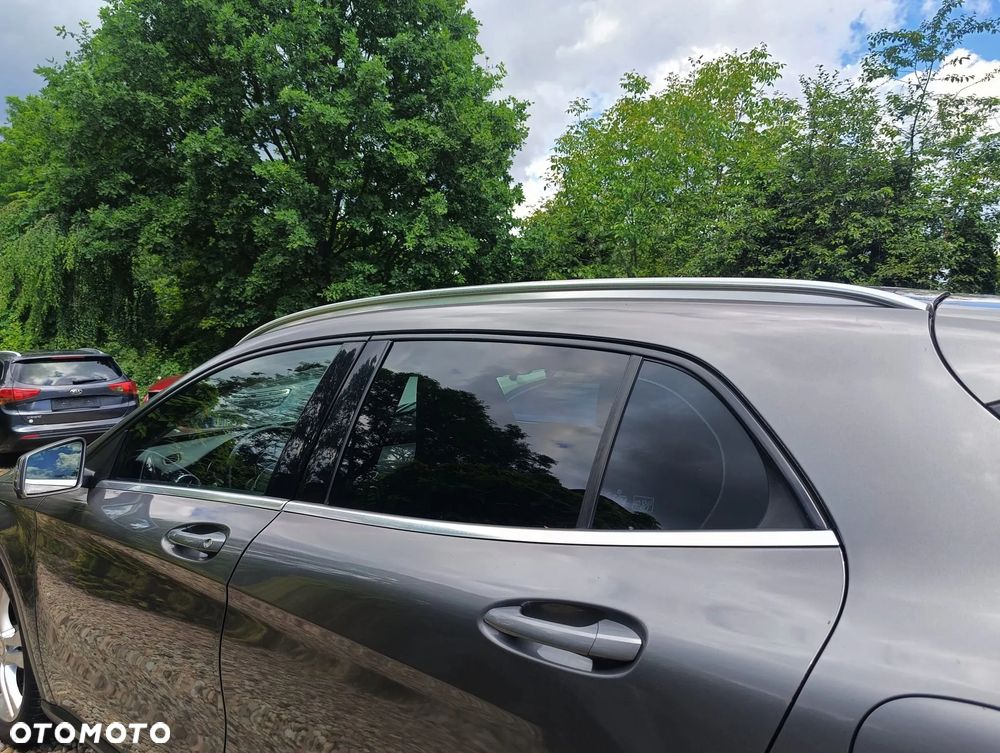 Mercedes-Benz GLA 180 Urban - 8