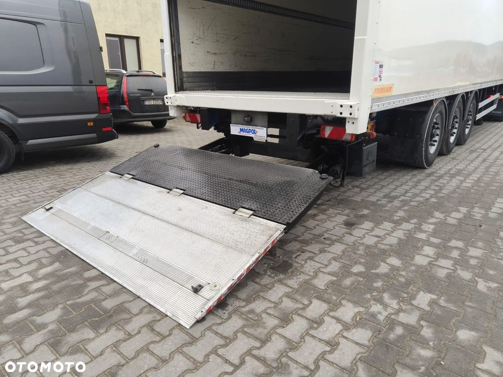 Fruehauf KONTENER FURGON / OSIE BPW . ROLETA / PODŁOGA SZYNA-DESKA / WINDA ZAŁADUNKOWA - 23