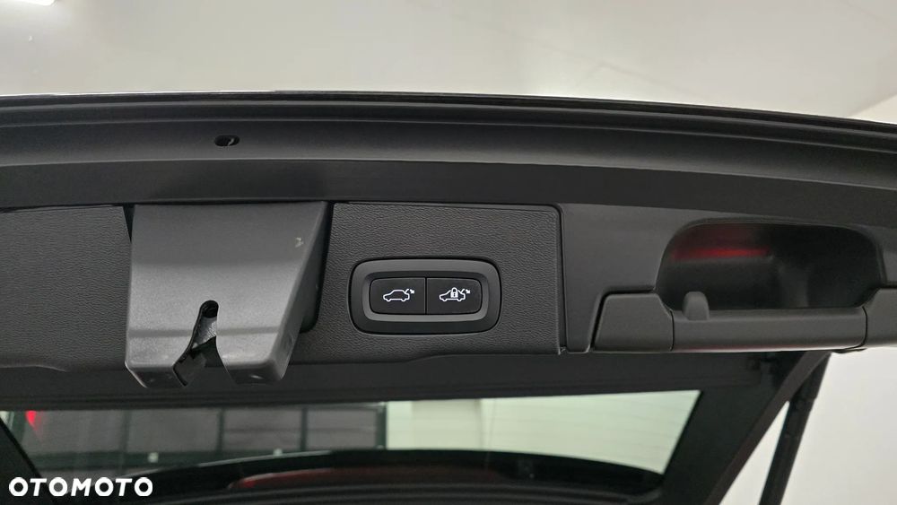 Volvo XC 60 B4 D Plus Dark - 9