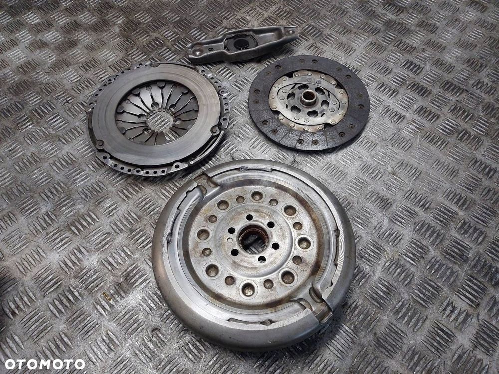 KOŁO DWUMASOWE + TARCZA + DOCISK + ŁOŻYSKO OPOROWE VOLKSWAGEN GOLF IV 1.8 T - 6