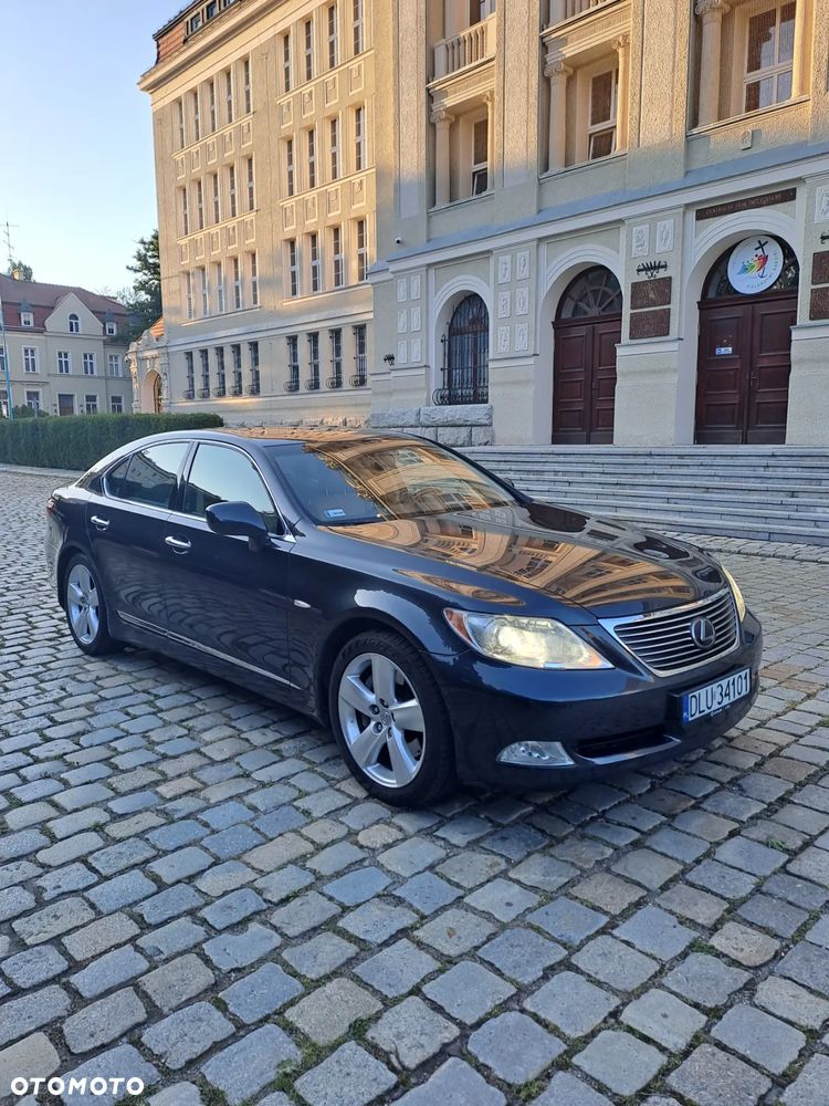 Lexus LS - 7