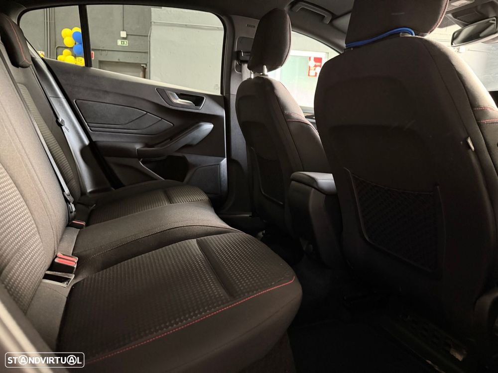 Ford Focus 1.0 EcoBoost MHEV ST-Line - 31