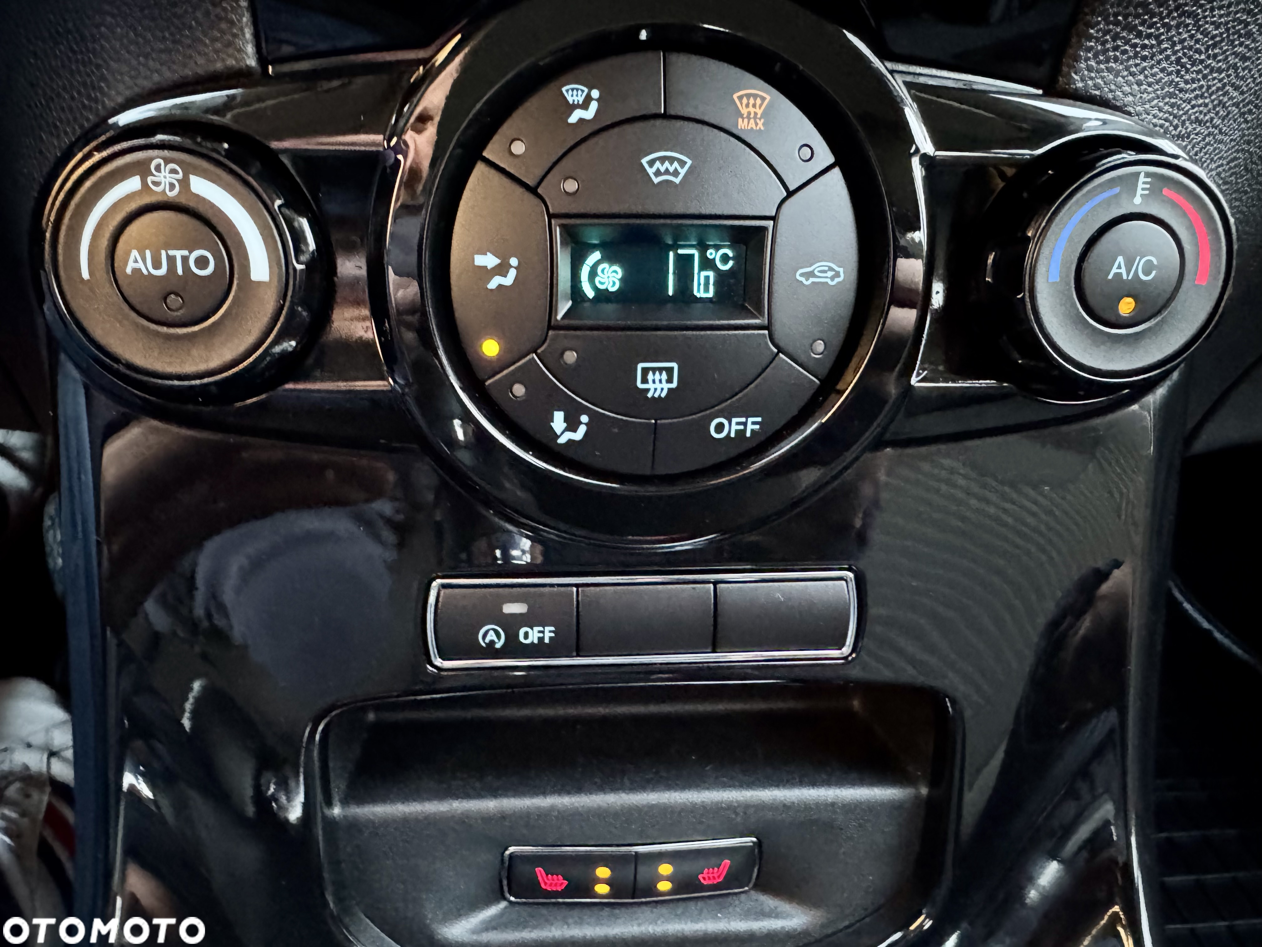 Ford Fiesta 1.0 EcoBoost Start-Stop Titanium - 32