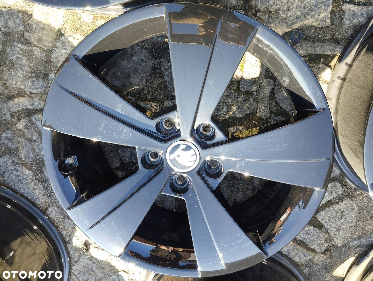 SKODA Super Felgi Alu 5x112 17 3V0 Czarny połysk - 7