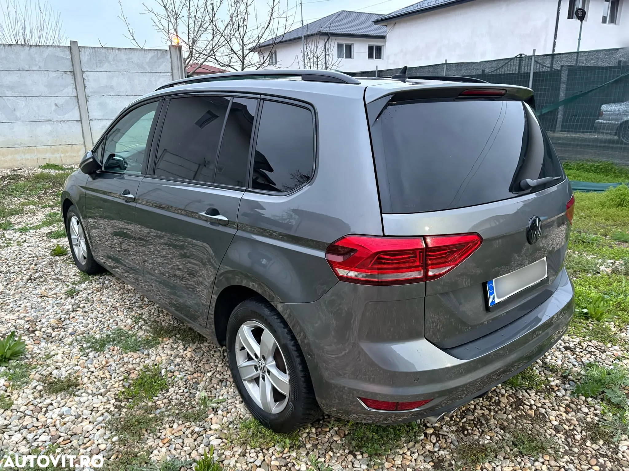 Volkswagen Touran 2.0 TDI DSG Highline - 3