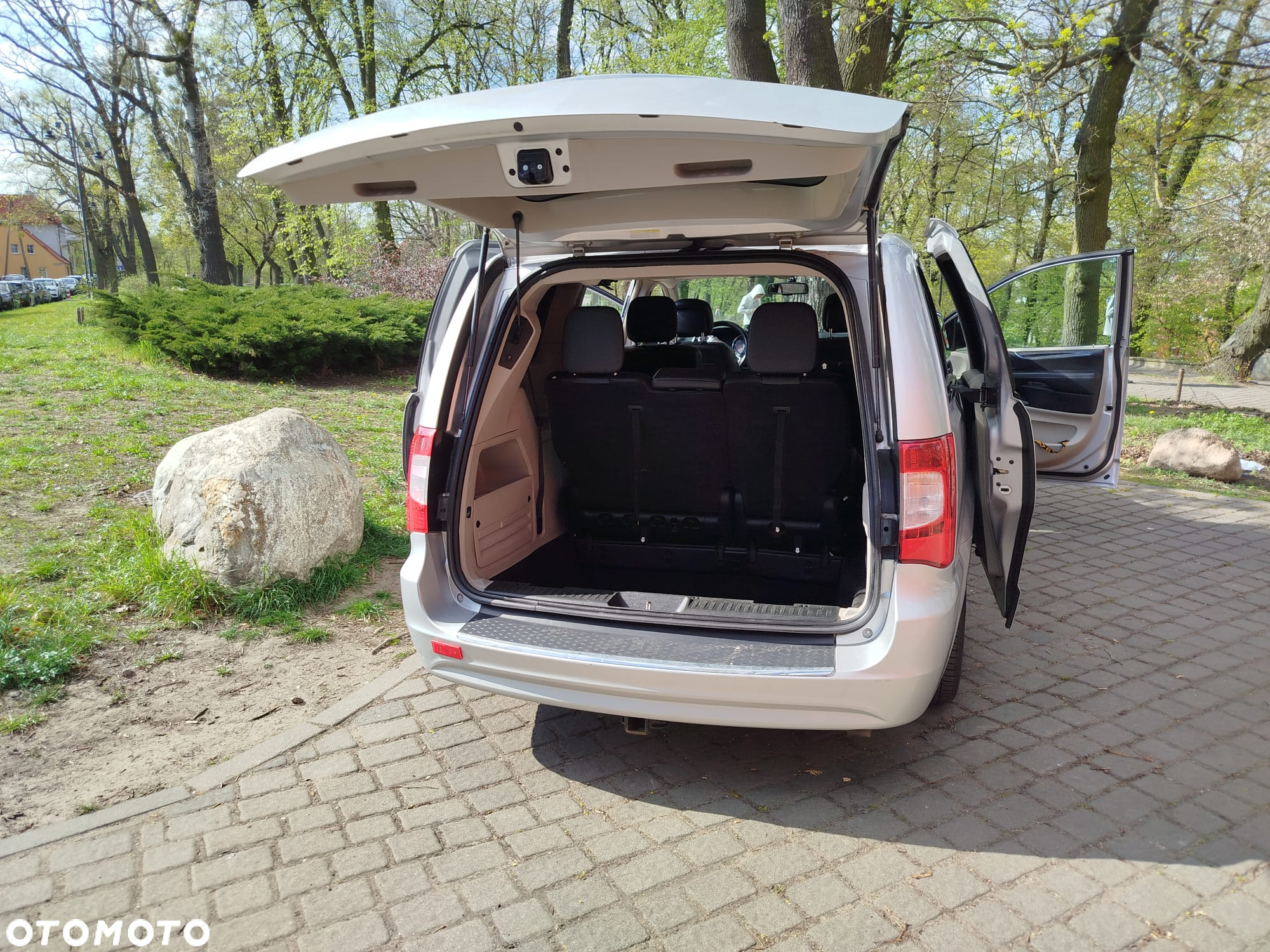 Chrysler Town & Country 3.6 Limited - 8