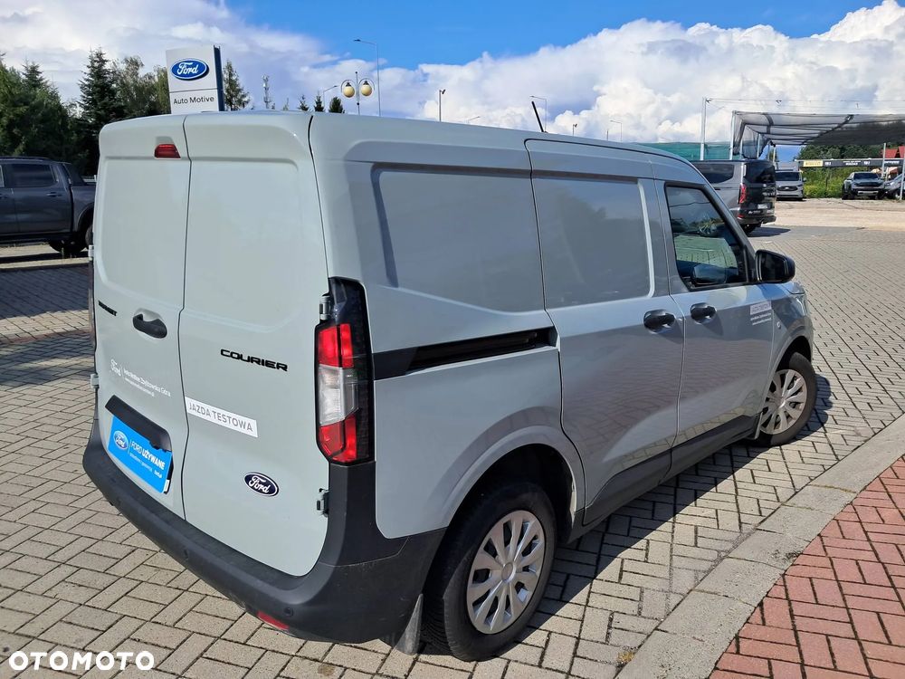 Ford Transit Courier - 12