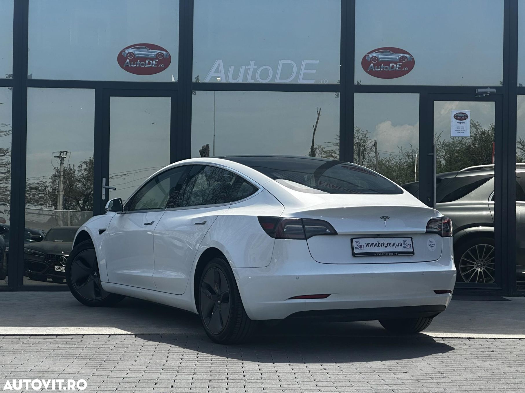 Tesla Model 3 - 4