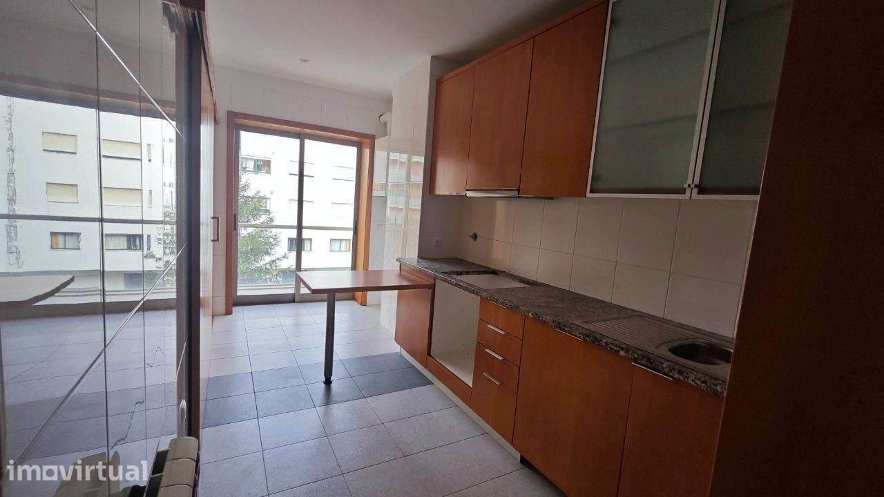 T-2 / Rua da Cortinha / Junto a Makro/ Gaia - Grande imagem: 4/14