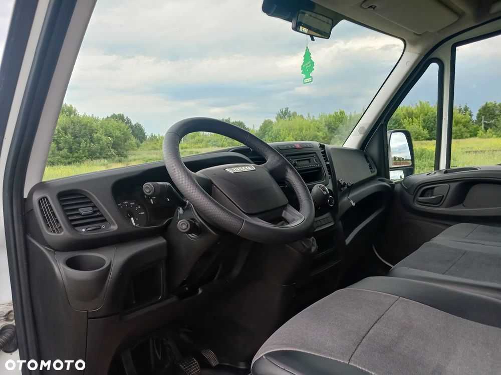 Iveco Daily 35S11 E5 Izoterma 2016r Chłodnia 289 tyś km Mroźnia Agregat zasilanie zew 230V - 5
