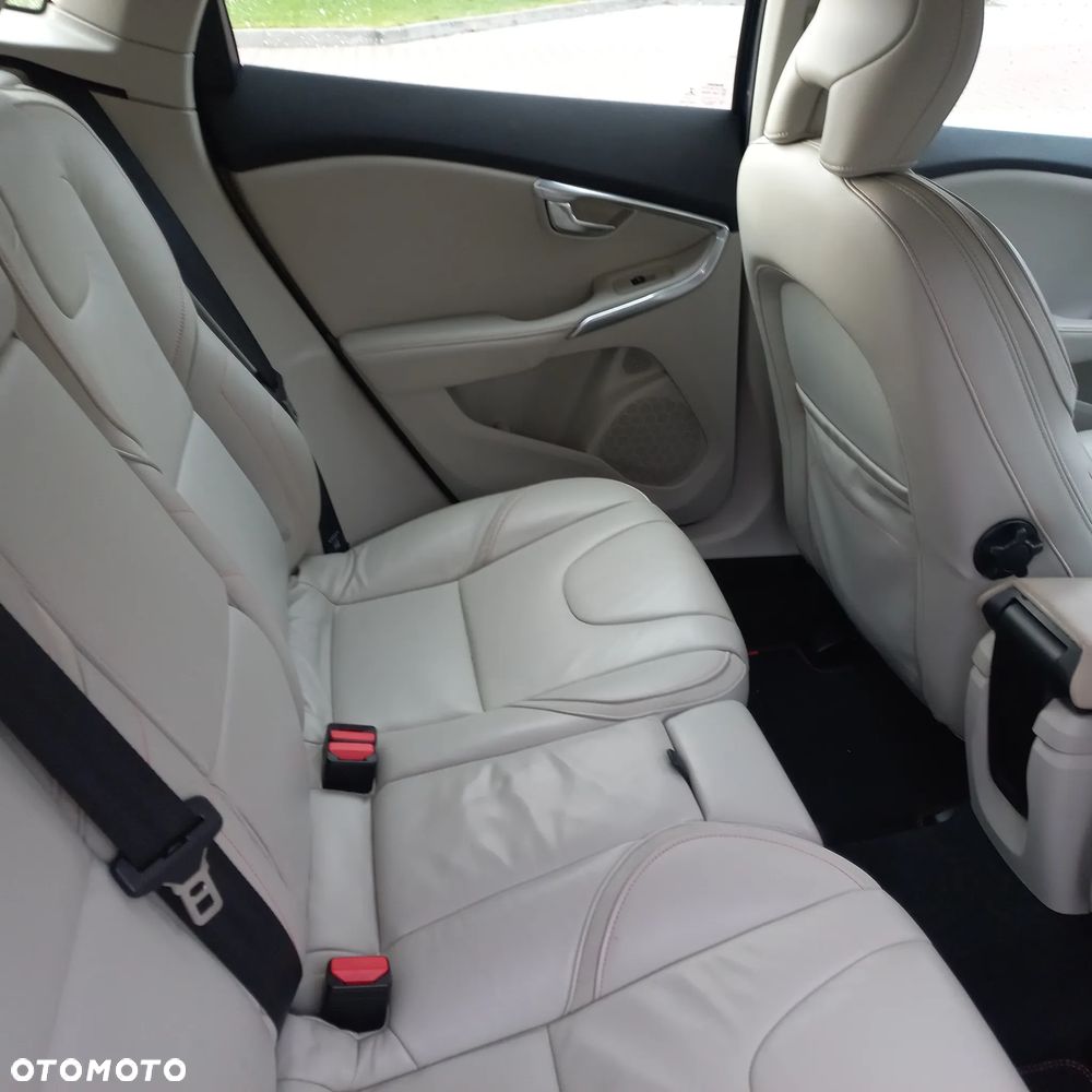 Volvo V40 Cross Country D4 Ocean Race - 15