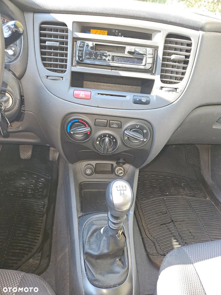 Kia Rio - 9