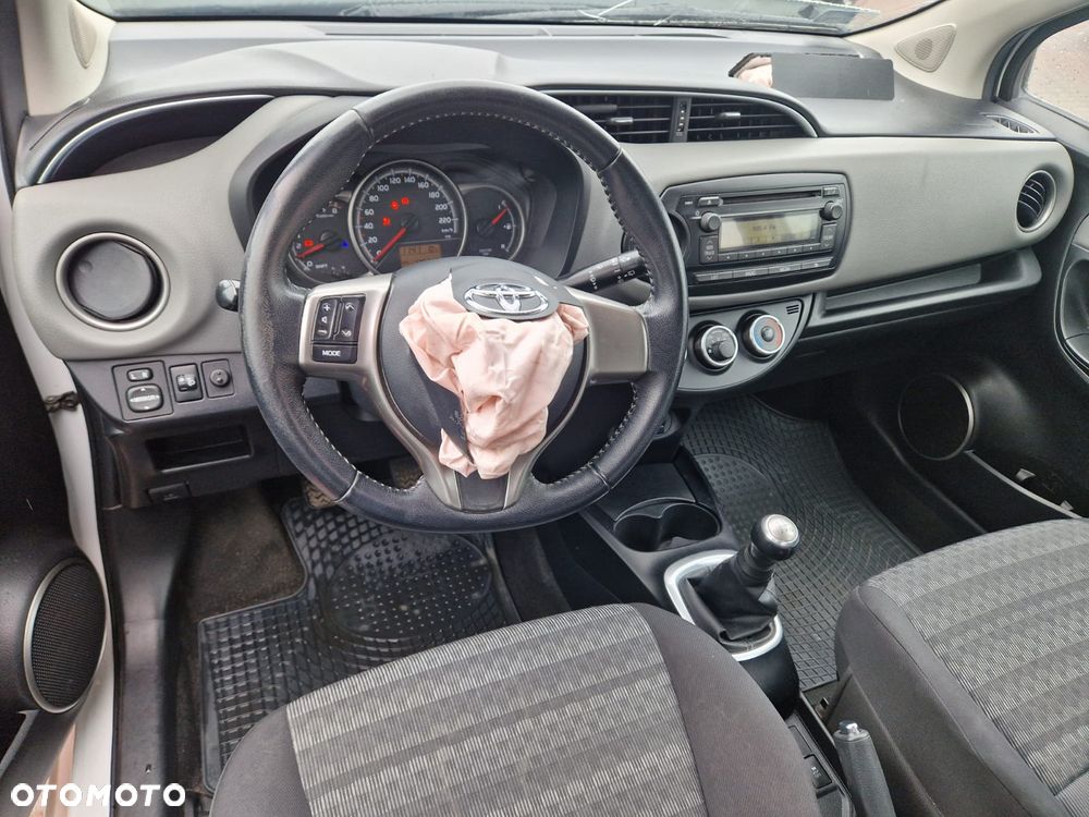 Toyota Yaris 1.0 Active EU6 - 13