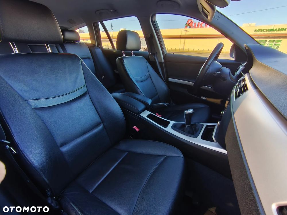 BMW Seria 3 320i Touring - 16
