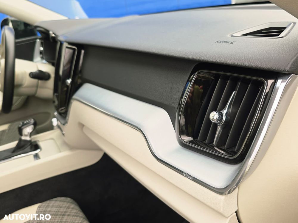 Volvo XC 60 D4 AWD Momentum - 38