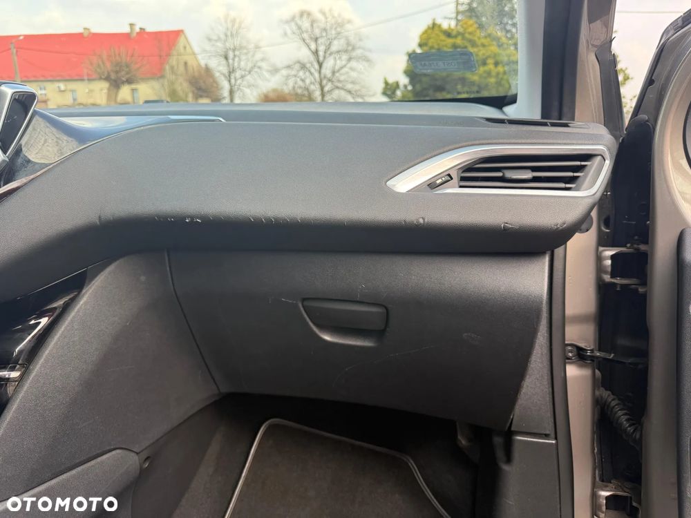 Peugeot 208 120 VTI Allure - 4