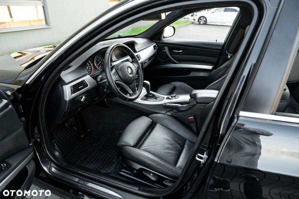 BMW Seria 3 325i xDrive Edition Lifestyle - 16