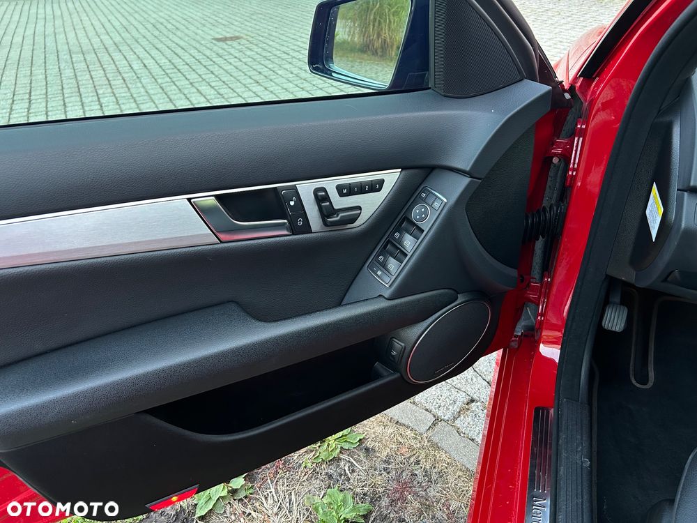 Mercedes-Benz Klasa C 250 CGI BlueEff Avantgarde - 17