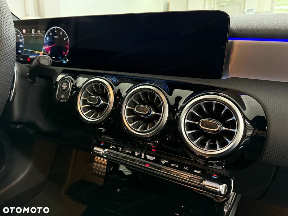 Mercedes-Benz Klasa A 220 4-Matic AMG Line 8G-DCT - 12