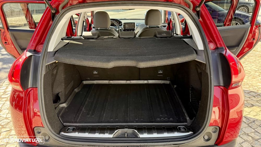 Peugeot 2008 1.2 PureTech Allure EAT6 - 24