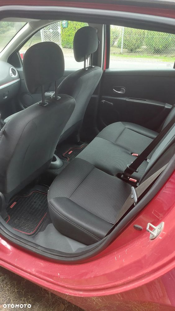 Renault Clio 1.2 16V Authentique - 15