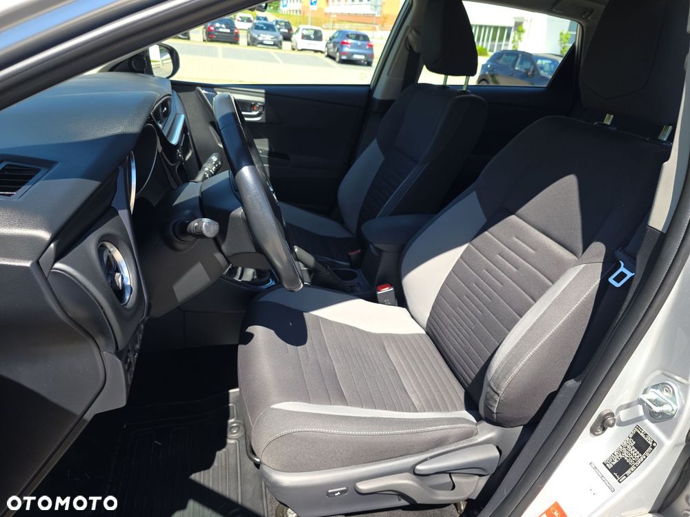 Toyota Auris - 13
