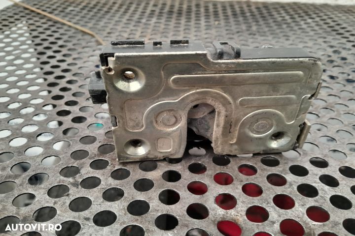 Broasca usa fata stanga 8200290961 Dacia Logan 1 [2004 - 2008] Sedan - 2