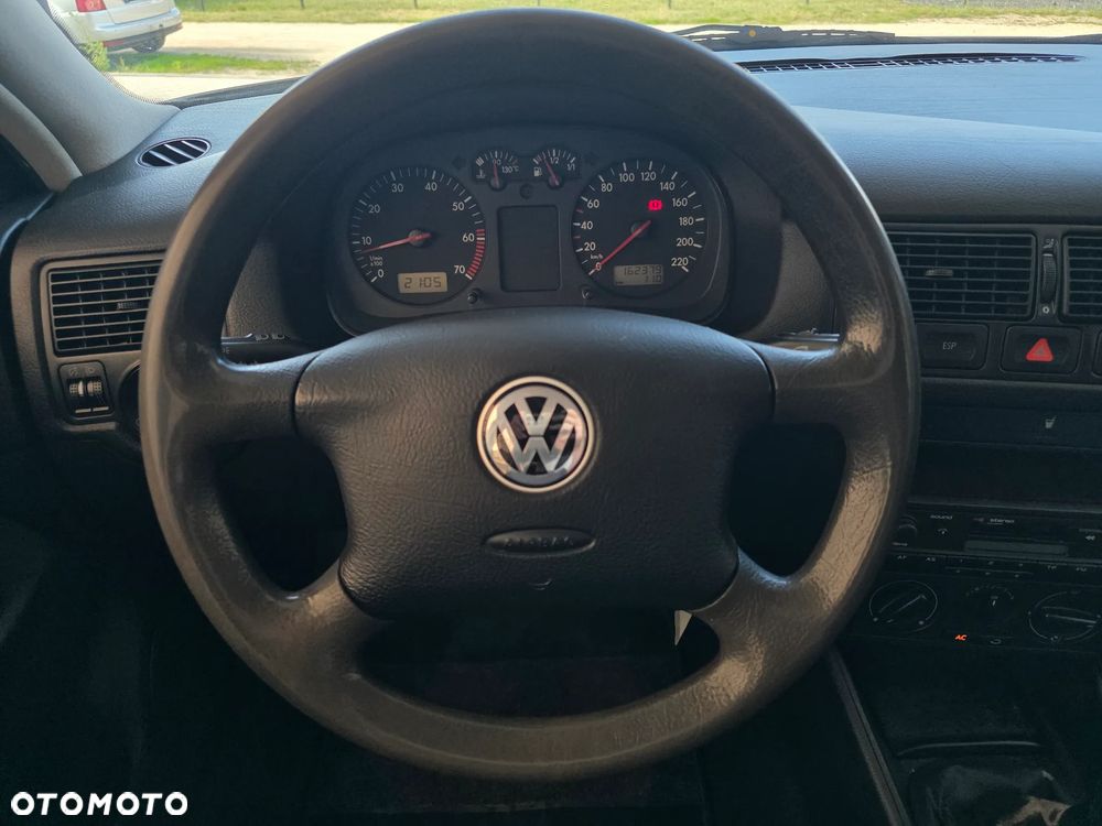 Volkswagen Golf - 11