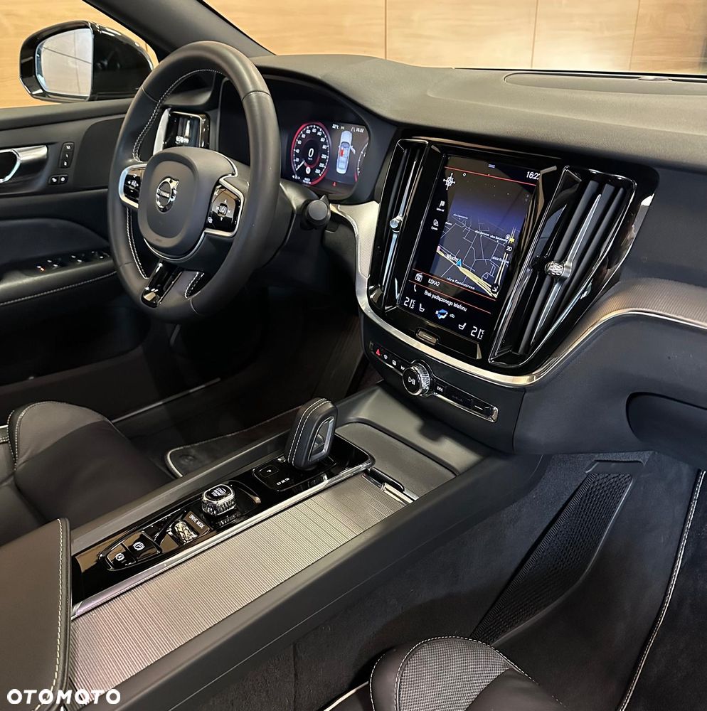 Volvo S60 B4 B R-Design - 7