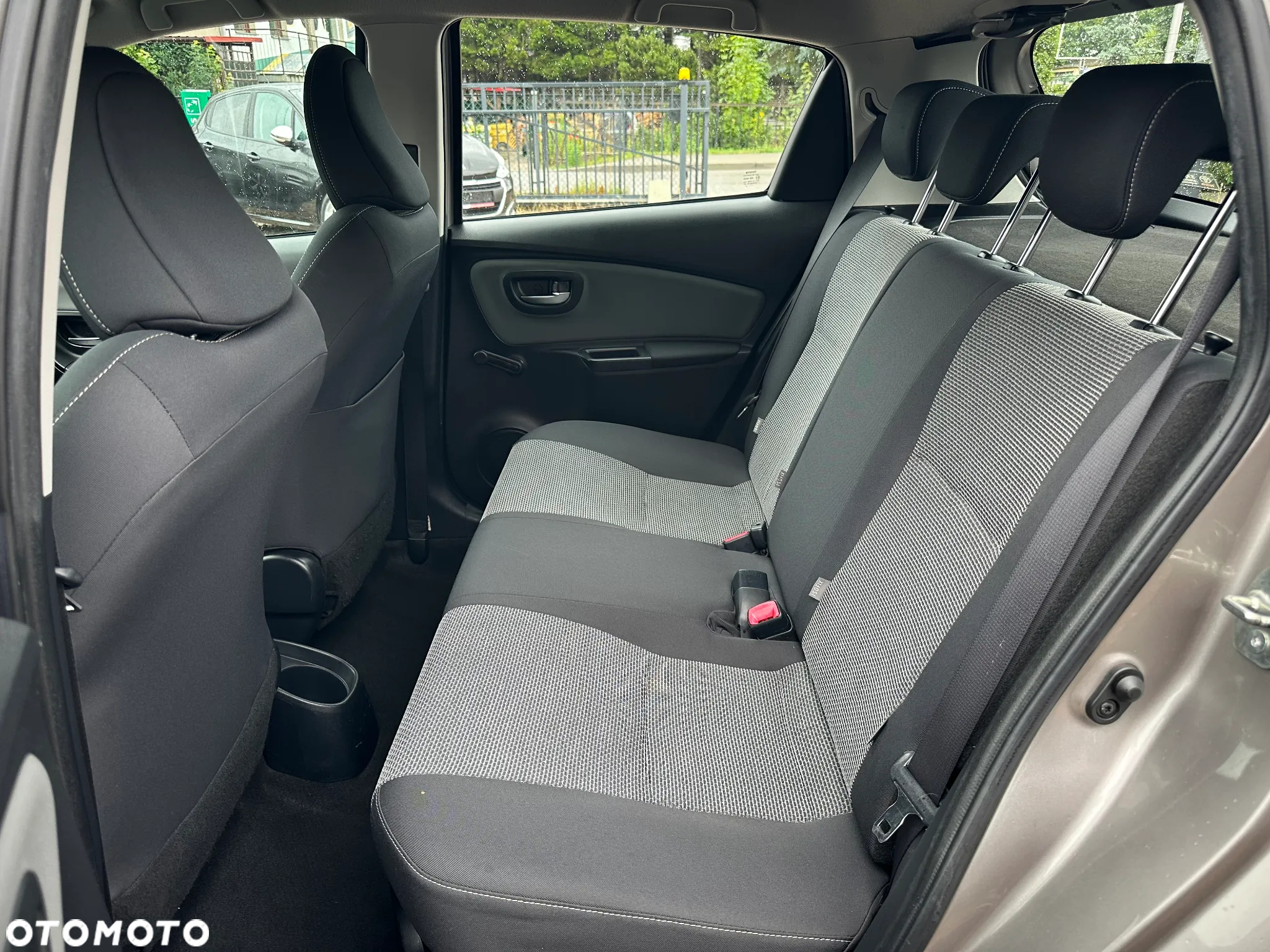 Toyota Yaris - 12