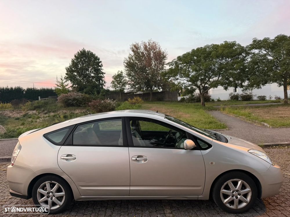Toyota Prius 1.5 VVT-i HSD Sol - 2
