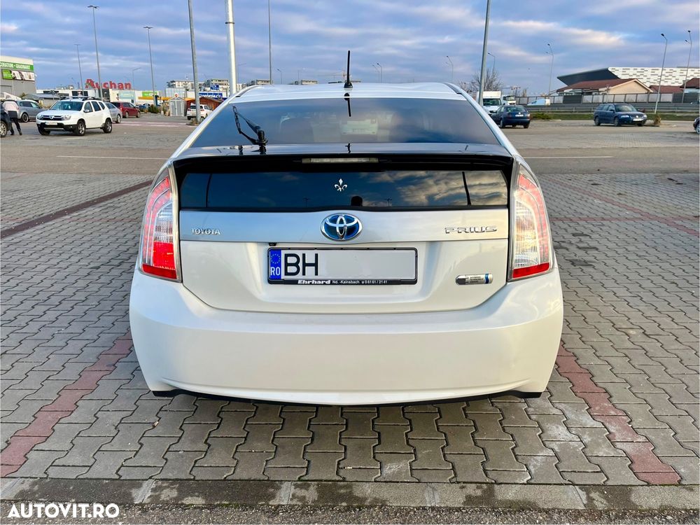 Toyota Prius Plug-in (Hybrid) Life - 23