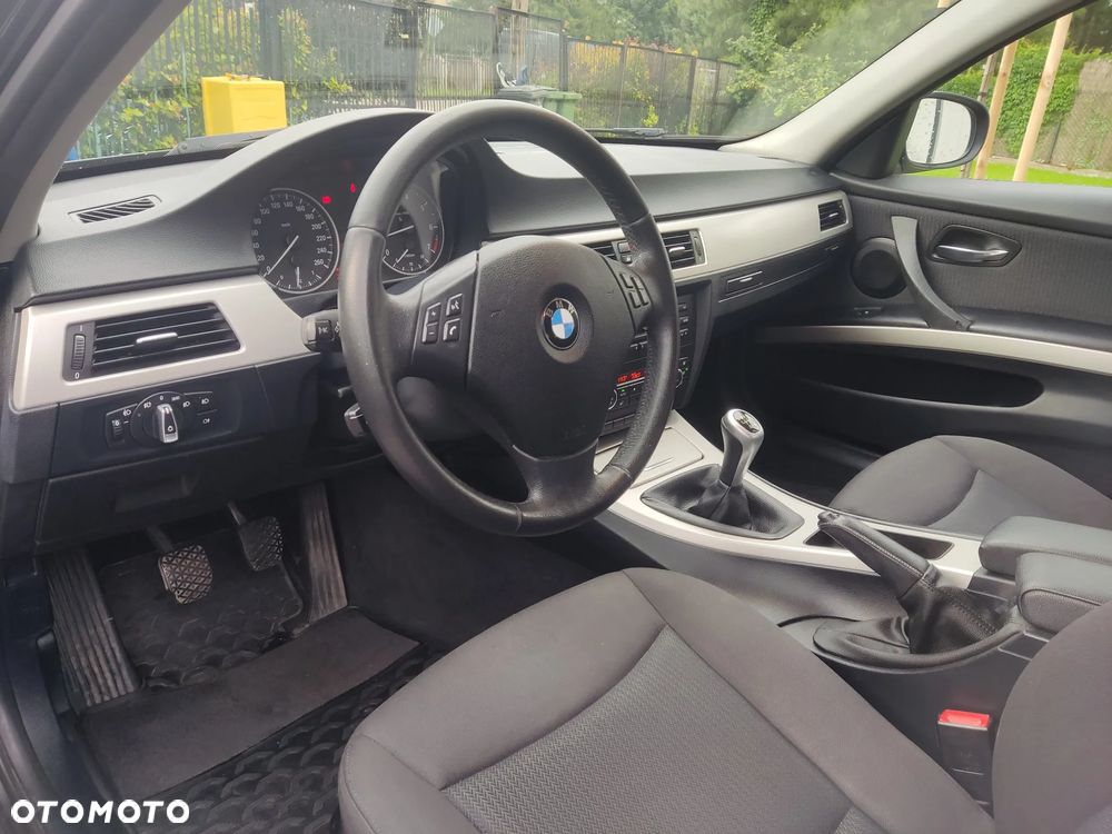 BMW Seria 3 318i - 14