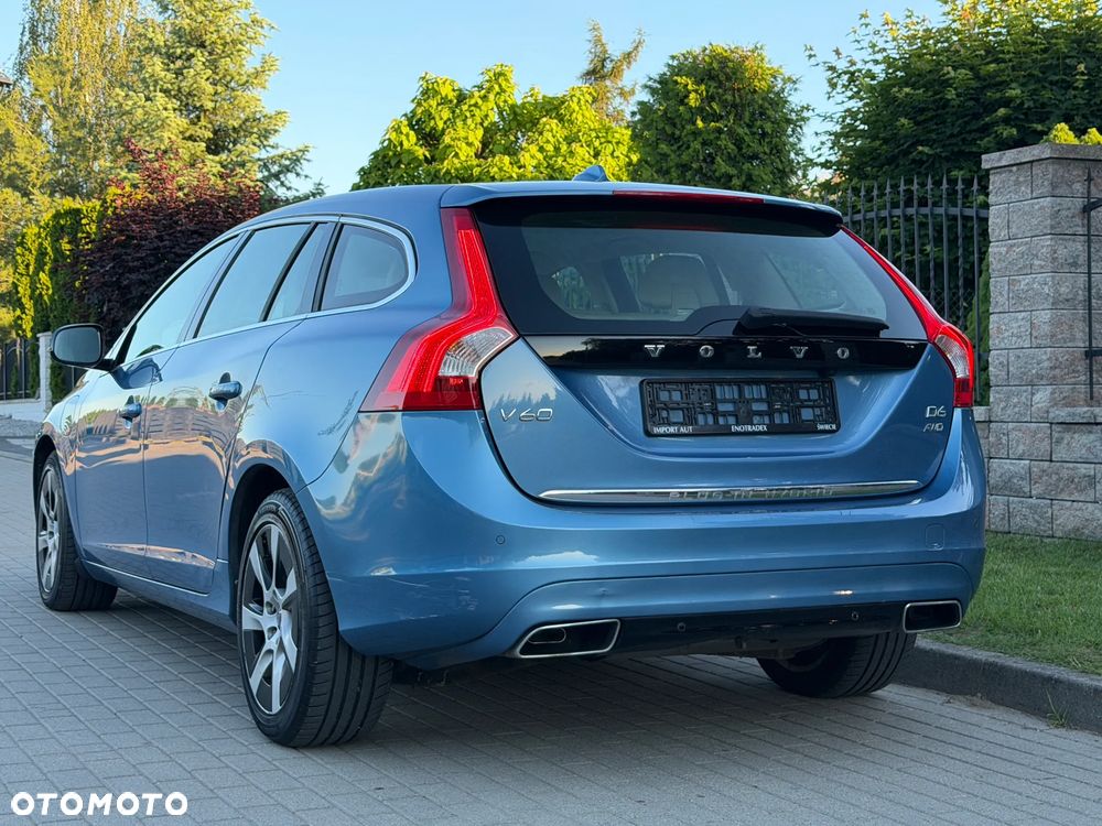 Volvo V60 D6 Plug-In-Hybrid AWD Geartronic Summum - 4