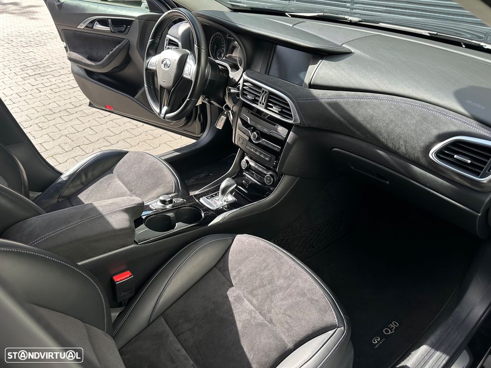 Infiniti Q30 - 30