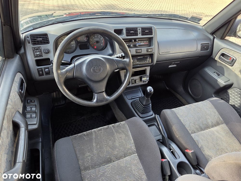 Toyota RAV4 - 6
