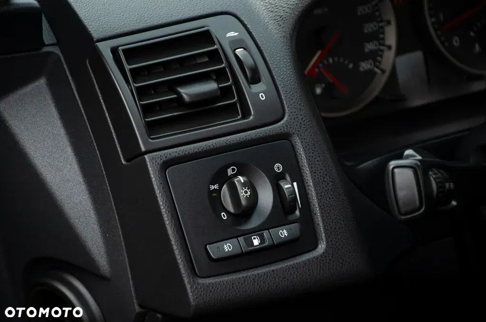 Volvo V50 2.4 Momentum - 36