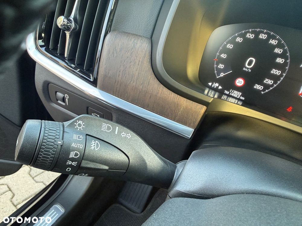 Volvo V90 Cross Country - 18