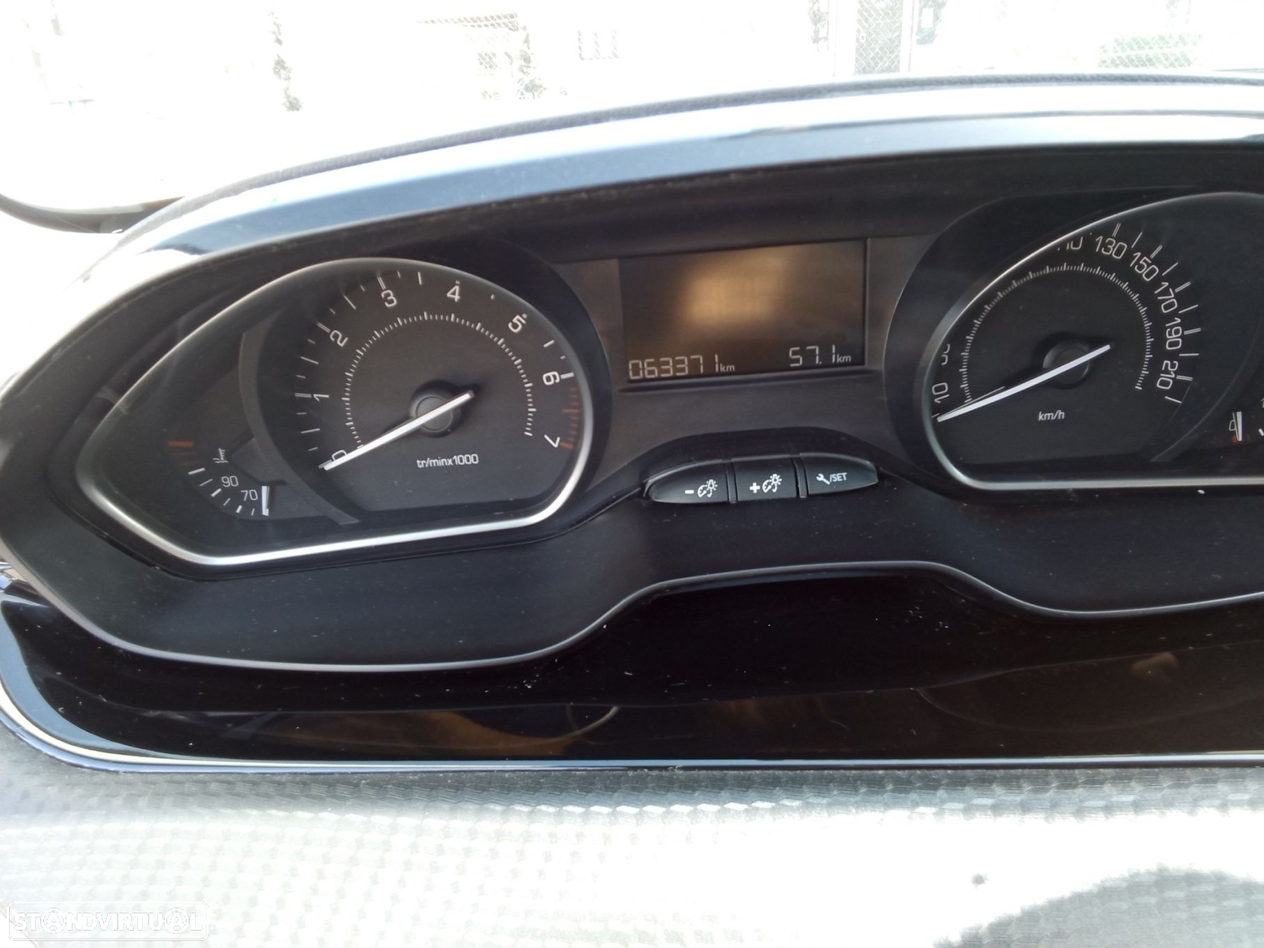Peugeot 208 1.2 PureTech Signature - 24