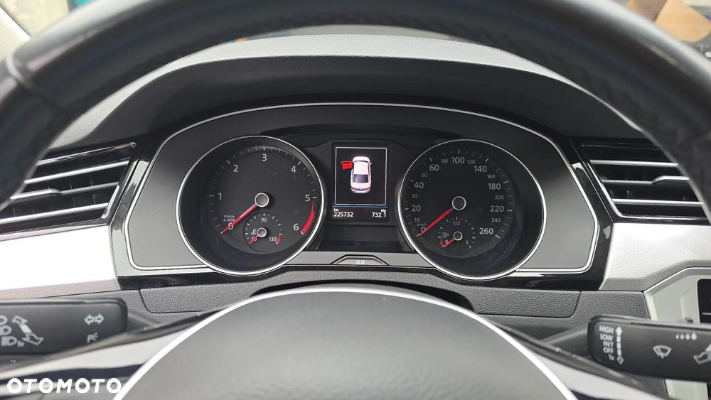 Volkswagen Passat 2.0 TDI SCR Comfortline - 12