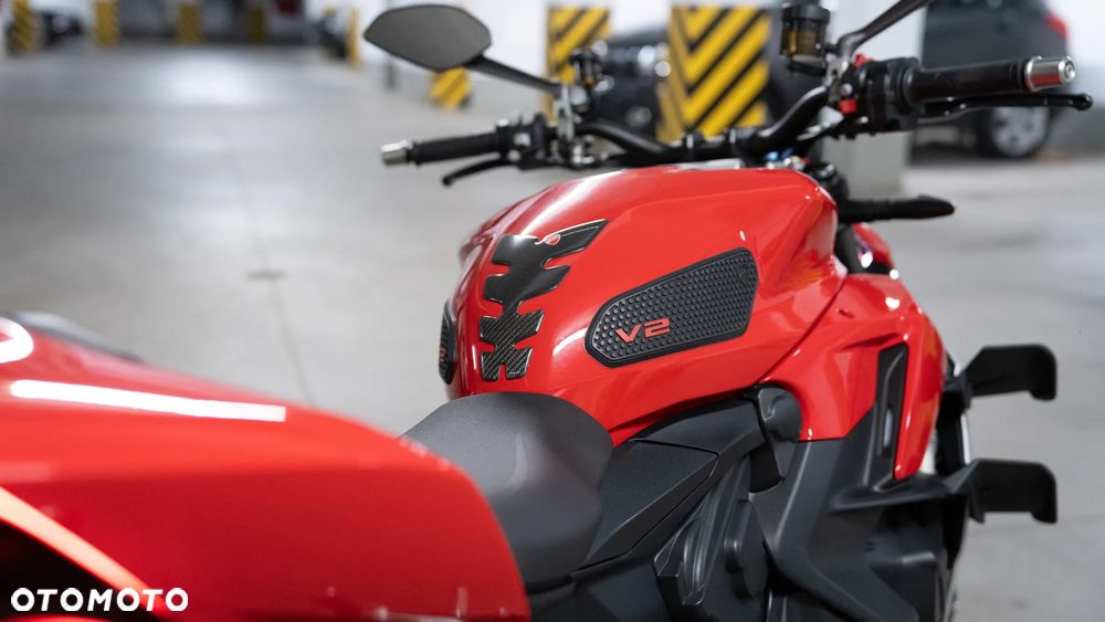 Ducati Streetfighter V2 - 8