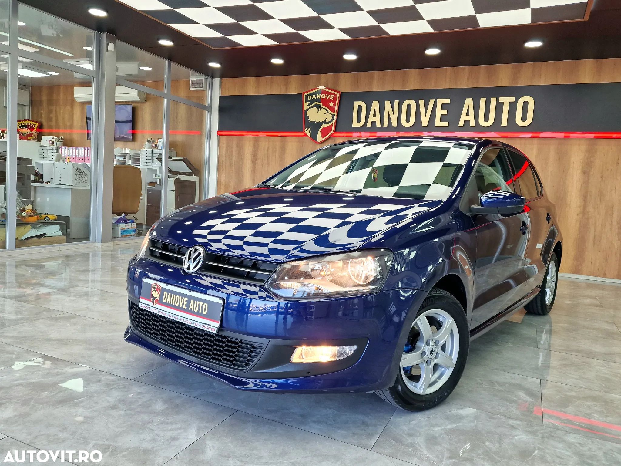Volkswagen Polo 1.2 Attractive - 1