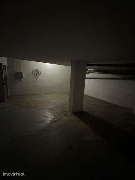 Garagem  com contador eléctrico à parte, fechada com 51 M2 ,Castelo Br - Grande imagem: 5/5