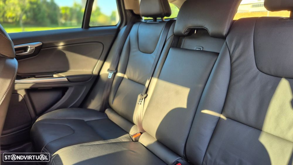 Volvo V60 2.0 D2 Momentum Drive Geartronic - 14
