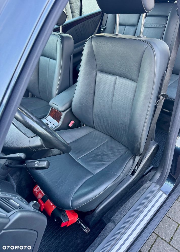 Mercedes-Benz Klasa E 320 T 4-Matic Elegance - 18