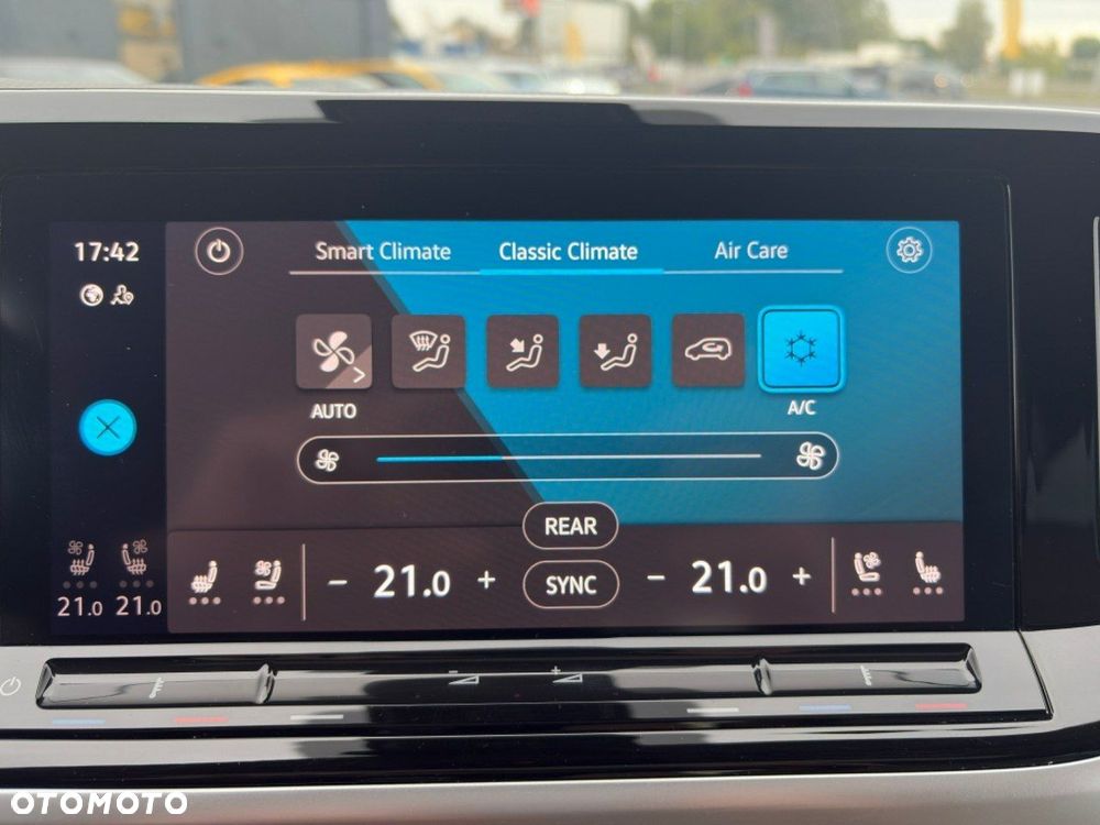 Volkswagen Multivan 2.0 TSI L2 Style DSG - 24