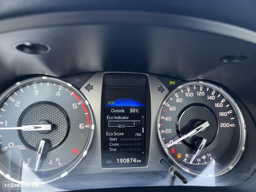 Toyota Hilux 2.4 D-4D 4WD CD CM - 28