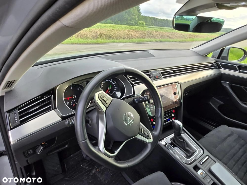 Volkswagen Passat 2.0 TDI EVO Elegance DSG - 9
